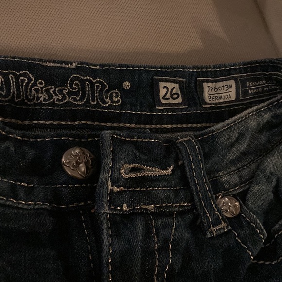 Miss me Bermuda shorts - Picture 2 of 5